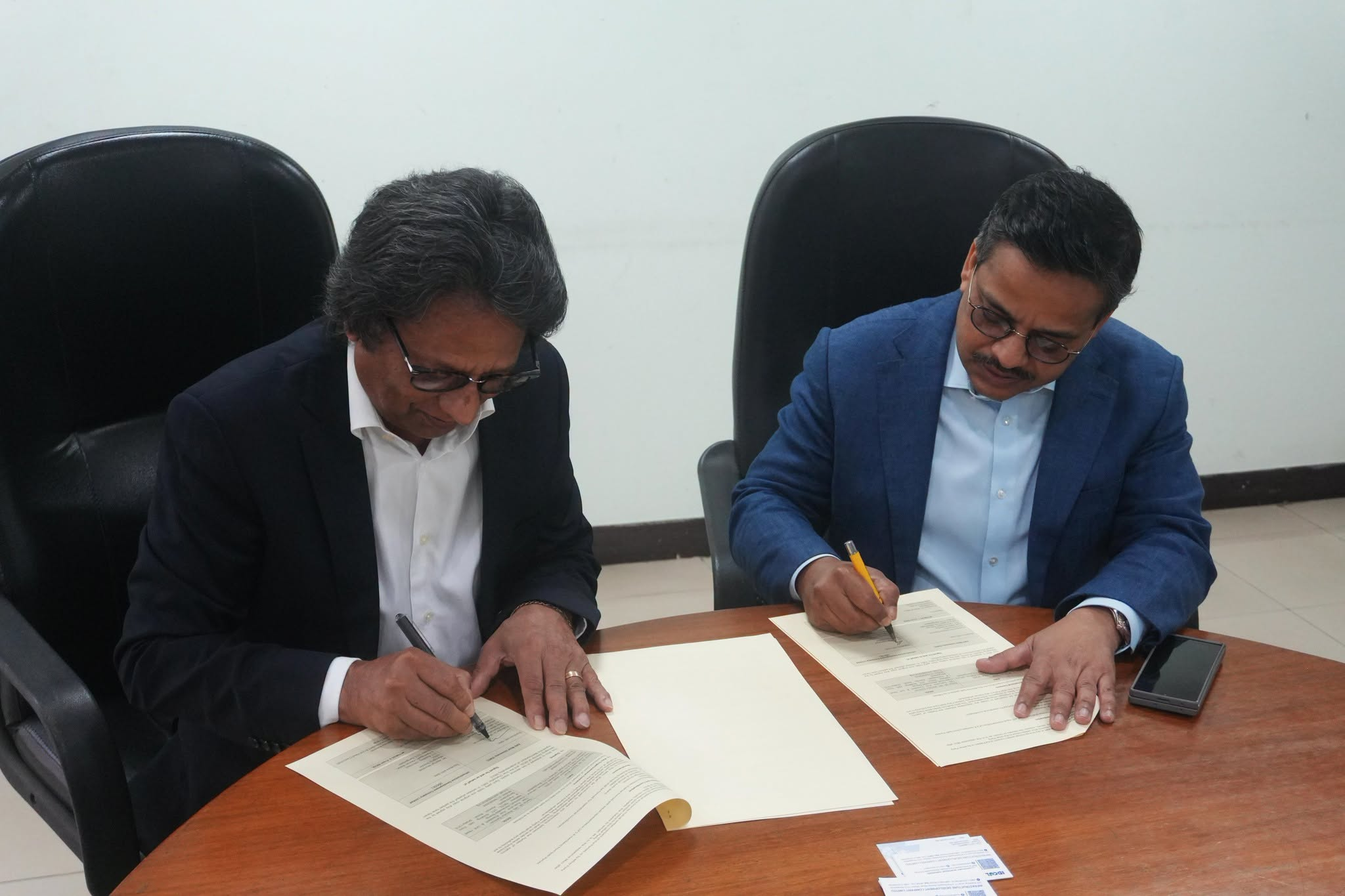 EWU Signs MoU with IDCOL to Advance Solar Energy Research